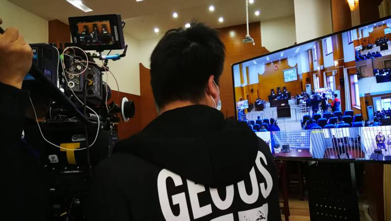 AI生成VS人工创意——伍家岗区广告片拍摄公司的技术浪漫主义实践